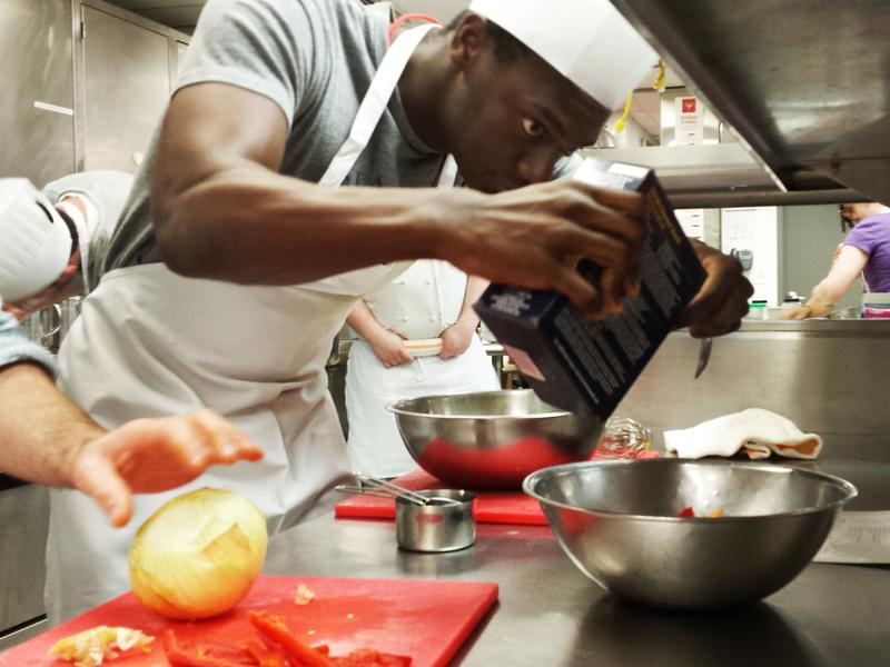 A Dose Of Culinary Medicine Sends Med Students To The Kitchen ...