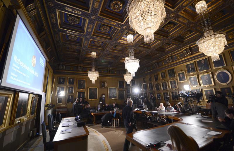 Journalists wait for the announcement of the laureates the 2012 Nobel Prize in Physics on October 9, 2012 at the Royal Swedish Academy of Sciences in Stockholm.