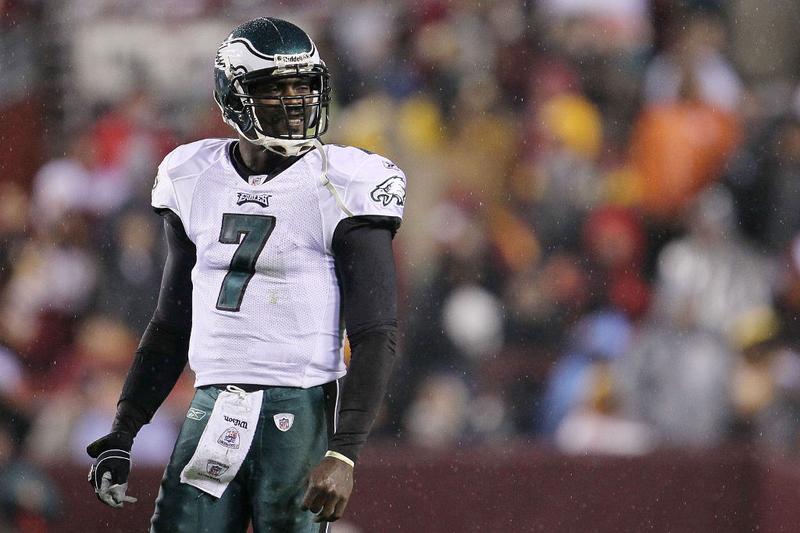 Michael Vick #7 of the Philadelphia Eagles waits for instructions against the Washington Redskins on November 15, 2010.
