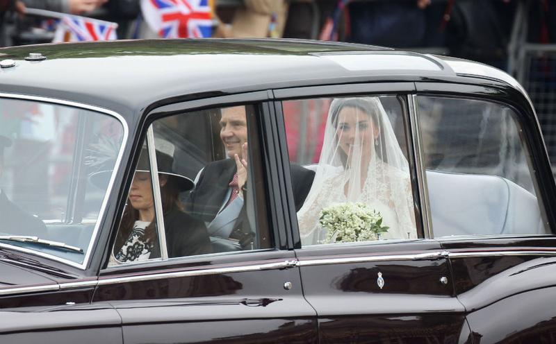 Catherine Middleton and her father Michael Middleton travel past Buckingham Palace as they make their way to Westminster Abbey.