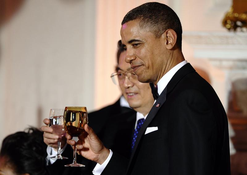 President Barack Obama toasts with Chinese President Hu Jintao during a State Dinner in Washington, D.C. January 19, 2011.