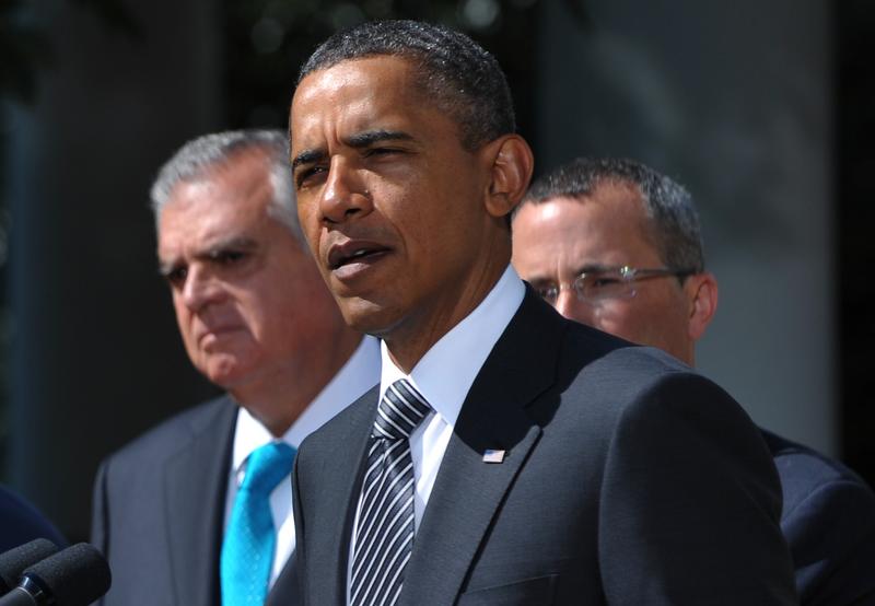 President Obama, flanked by DOT head Ray LaHood and US Chamber of Commerce COO David Chavern.