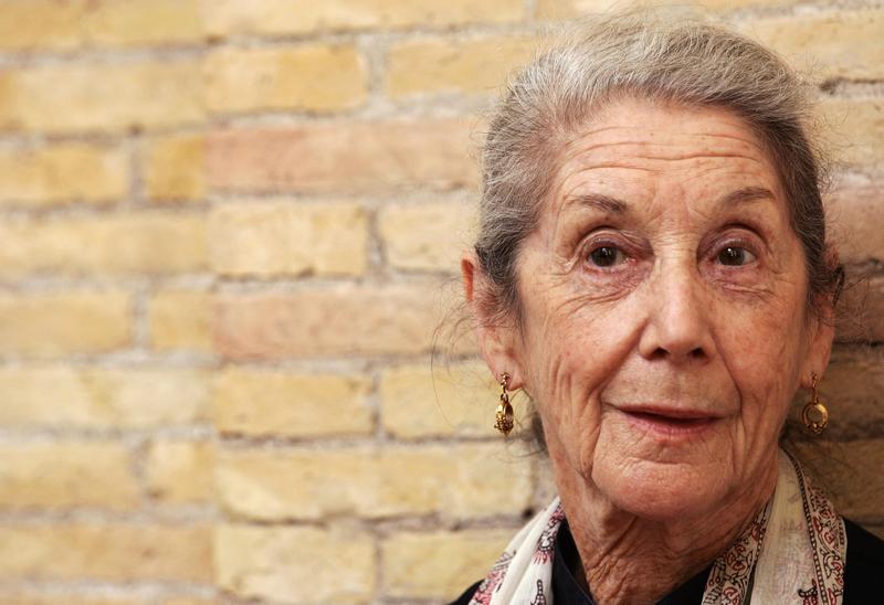 country lovers by nadine gordimer The short story “country lovers” by nadine gordimer follows paulus eysendyck, the son of a white farmer, and thebedi, the black daughter of one of the farm workers. country lovers by nadine gordimer The short story “country lovers” by nadine gordimer follows paulus eysendyck, the son of a white farmer, and thebedi, the black daughter of one of the farm workers.