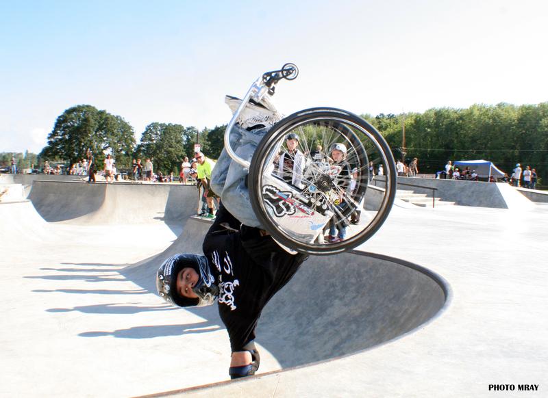 Aaron 'Wheelz' Fotheringham has just landed two back flips in a wheelchair giving him a new world record as the first person to ever complete the amazing stunt. 2007