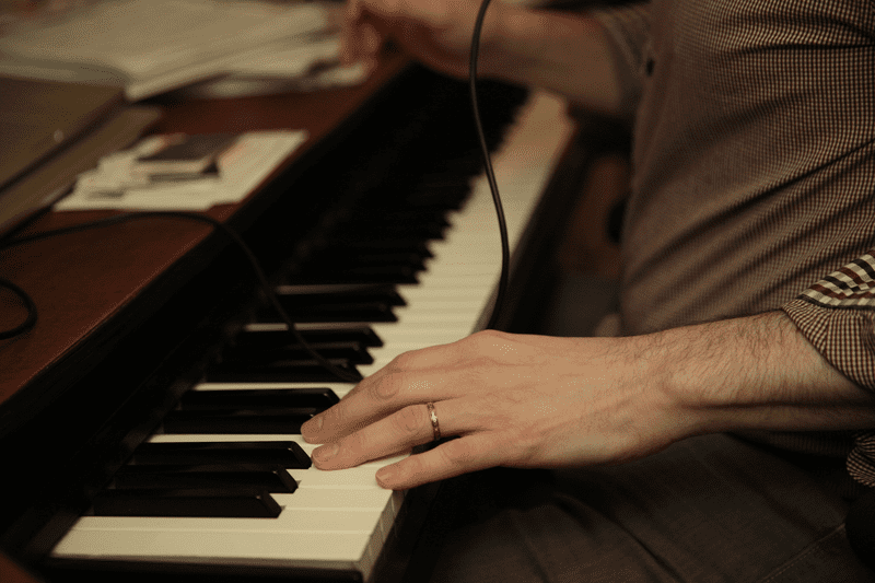 Jay is a musician who has been losing his hearing over the past several decades. Now he must decide whether an experimental treatment — which might hold a cure — is worth the potential risks.