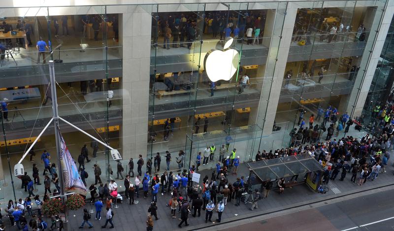 Customers queue outside an Apple store to buy the iPhone 6 in Sydney on September 19, 2014. Hundreds of people queued through the night in Sydney.