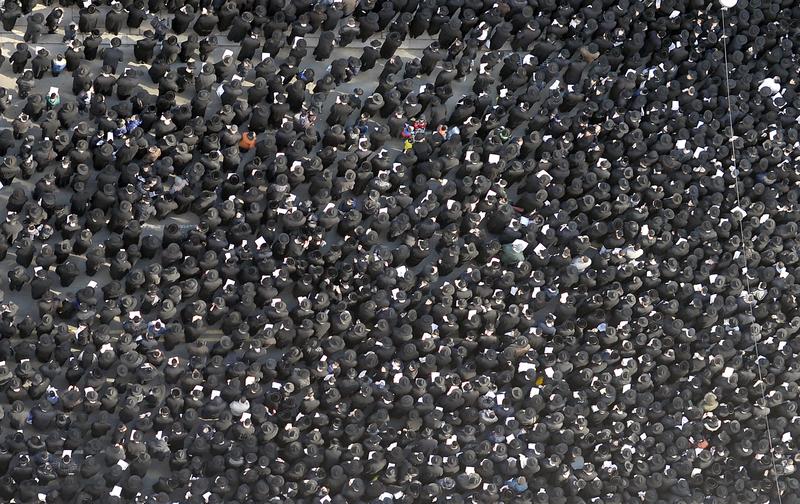 Thousands of Orthodox Jews gather in lower Manhattan March 9, 2014 to pray and protest against the effort by the Israeli government to pass a law to draft religious Jews.