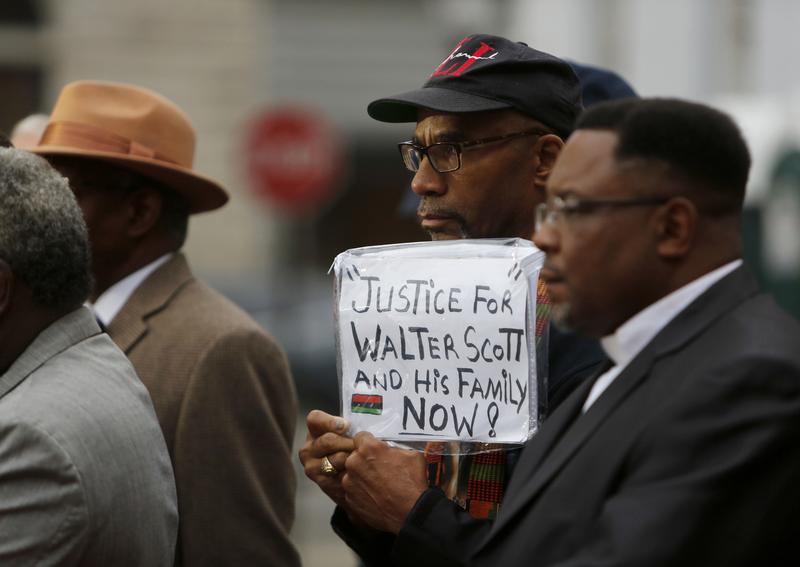 Mistrial in S. Carolina police shooting mystifies observers