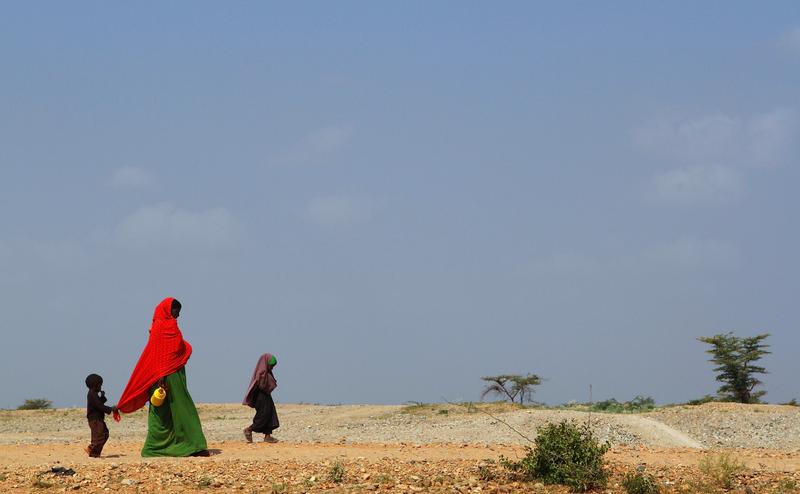 A woman and her children walk to the Transit Centre to find water in Dolo Ado, Ethiopia