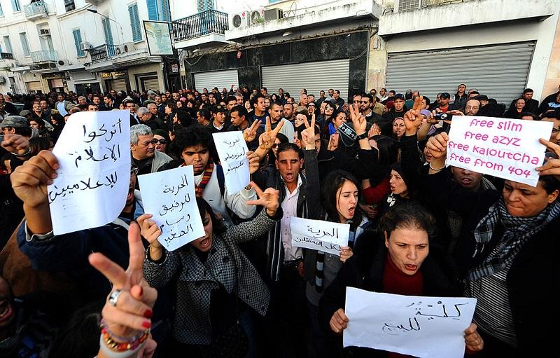 Tunisian demonstrators flash victory signs during a solidarity rally with the victims of Sidi Bouzid clashes on January 8, 2011 in Tunis.