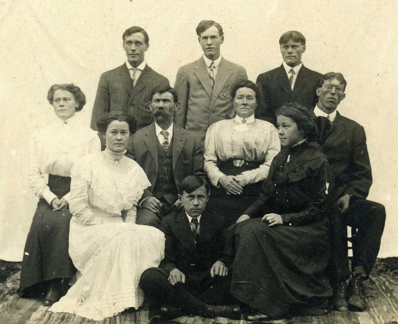 Portrait of an unknown family, circa 1910