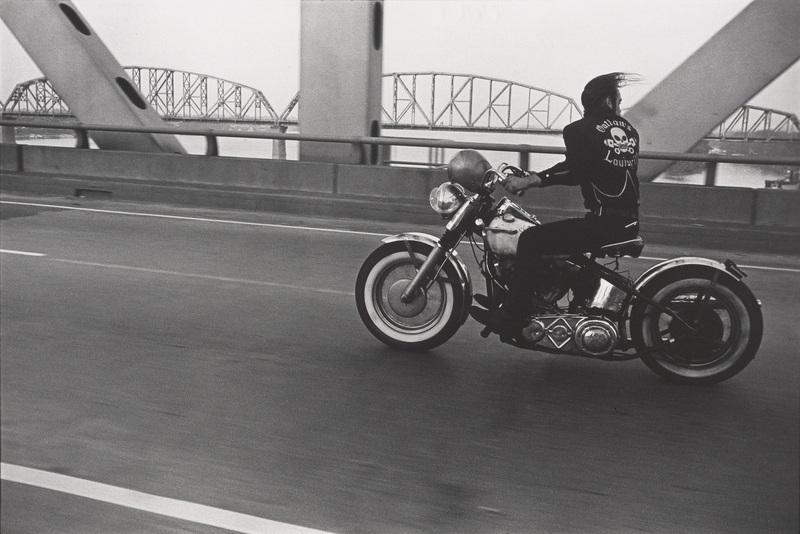 Danny Lyon, “Crossing the Ohio River, Louisville,” 1966. Vintage gelatin silver print. 20.3 × 31.8 cm (8 × 12 1/2 in.). Silverman Museum Collection.