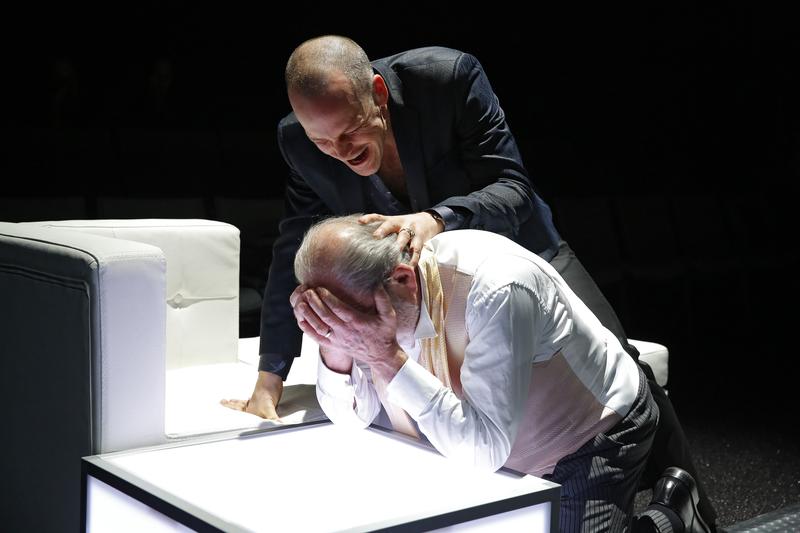 Peter Sarsgaard and Harris Yulin in the Classic Stage Company production of HAMLET.