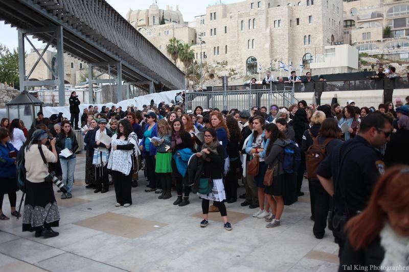 Women challenge gender segregation at the Wailling Wall 11/4/13