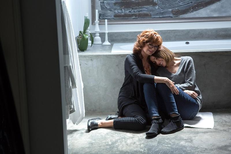 Left to right: Susan Sarandon as Marnie Minervini and Rose Byrne as Lori Minervini