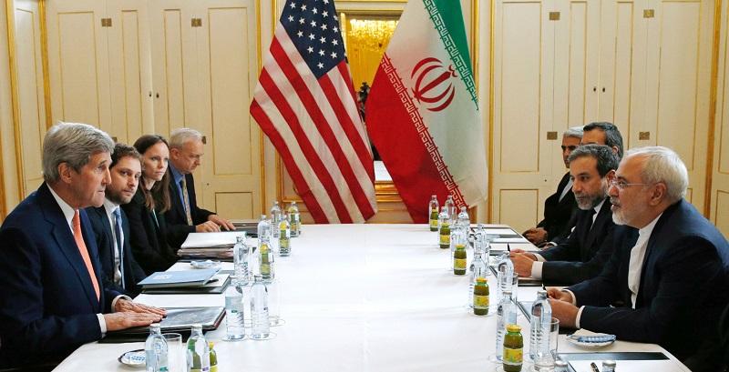 US Secretary of State John Kerry (L) meets with Iranian Foreign Minister Javad Zarif (R) in Vienna, Austria on January 16, 2016.