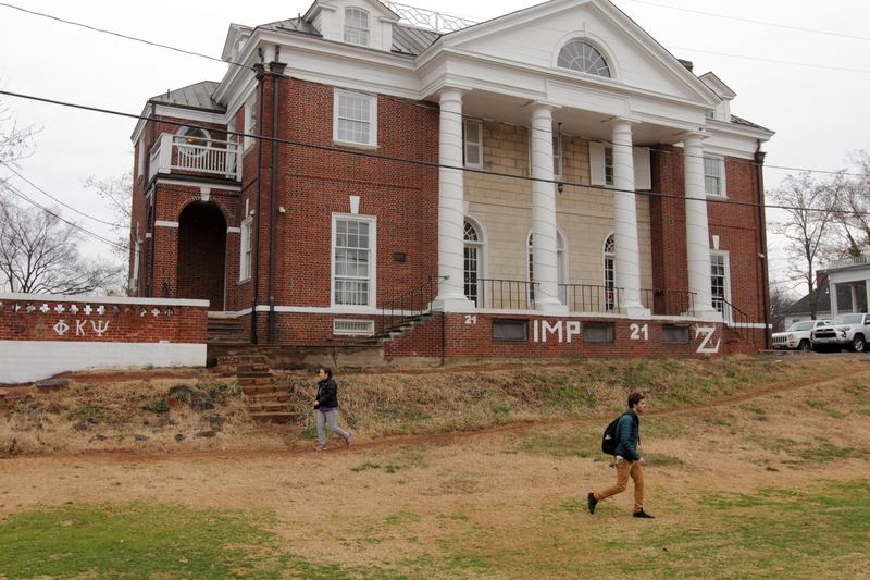 Students walk past the Phi Kappa Psi fraternity house on the University of Virginia campus on December 6, 2014 in Charlottesville, Virginia.