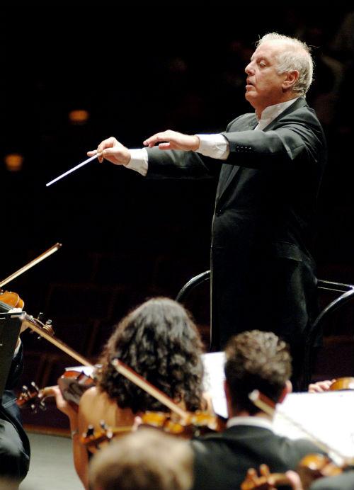 Daniel Barenboim conducts the West-Eastern Divan Orchestra