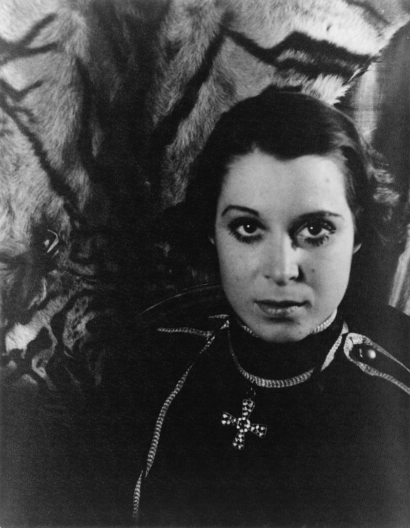 Kitty Carlisle in Die Fledermaus, photographed by Carl Van Vechten, November 1, 1933